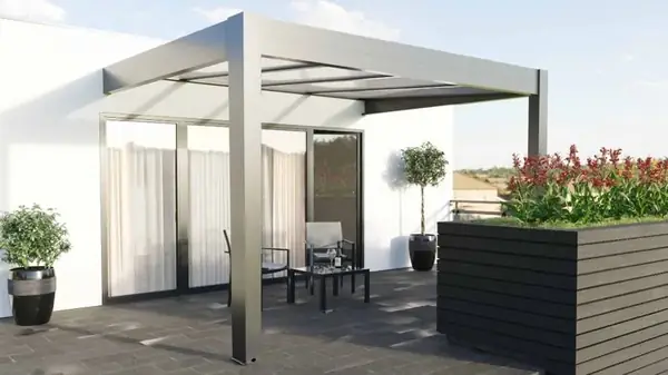 Pergola bioclimatique adossée en aluminium