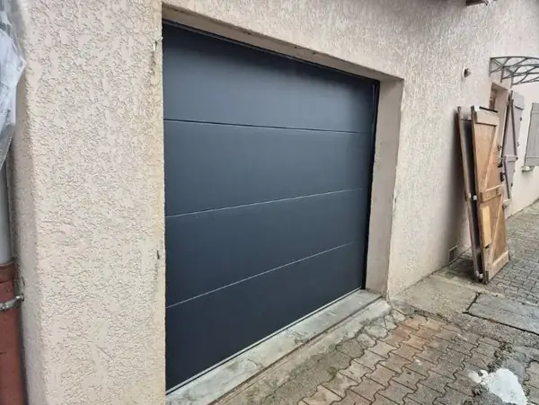 Porte de garage — DMS Menuiseries Isère Savoie