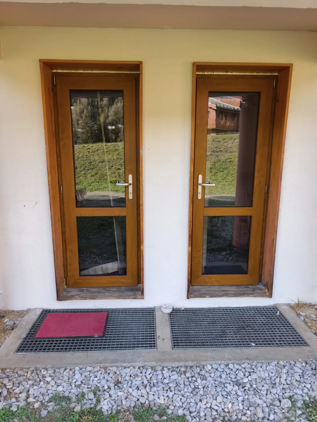 Porte aluminium chêne doré, hôtel Val Cenis